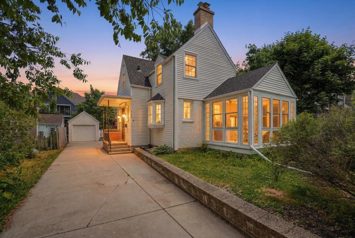 166 Kensington Drive