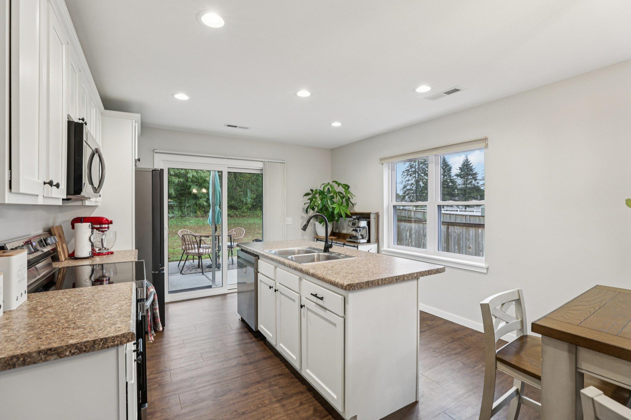 Reedsburg, Wisconsin 53959, United States, 2 Bedrooms Bedrooms, ,2 BathroomsBathrooms,Residential,Active,224496