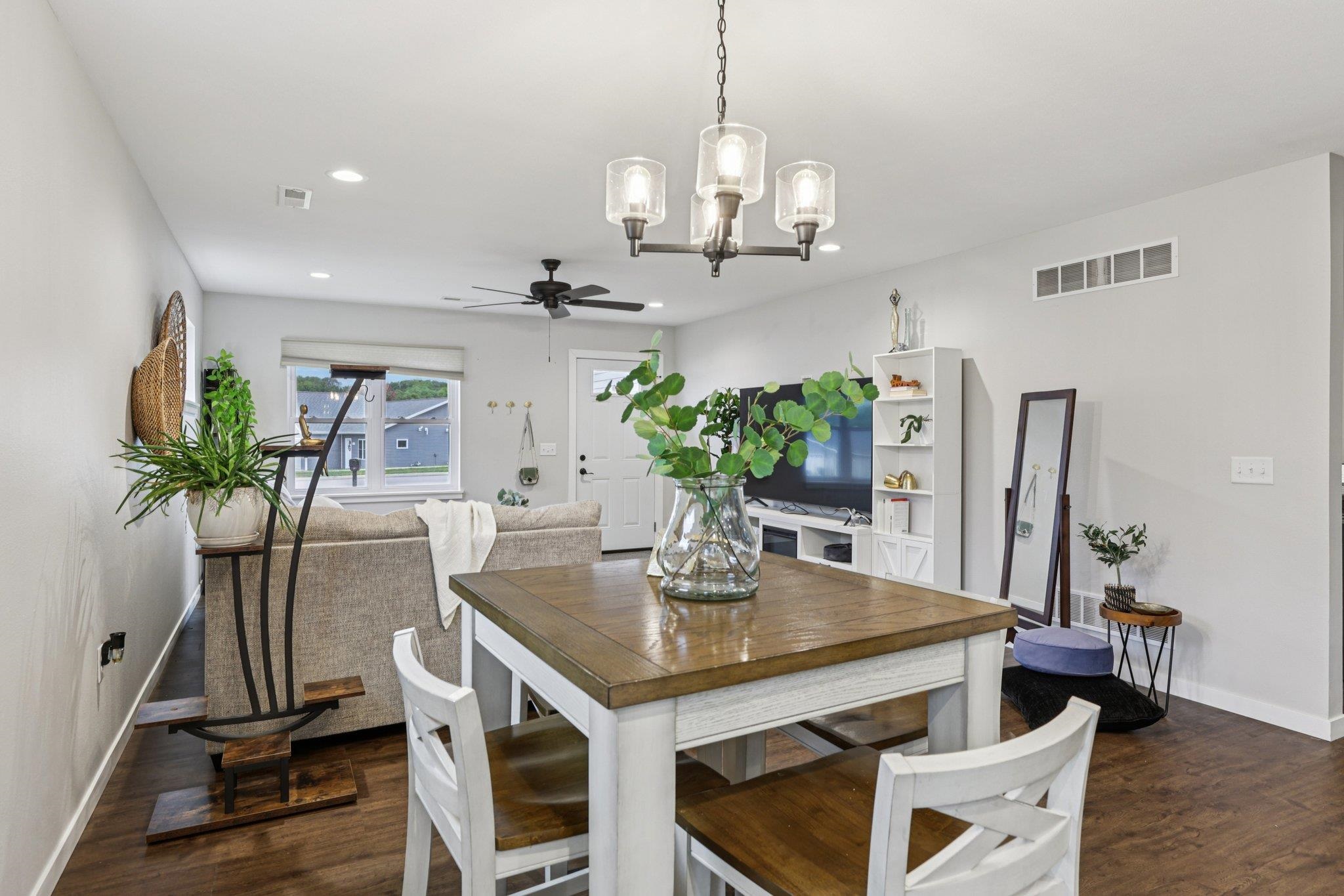 Reedsburg, Wisconsin 53959, United States, 2 Bedrooms Bedrooms, ,2 BathroomsBathrooms,Residential,Active,224496