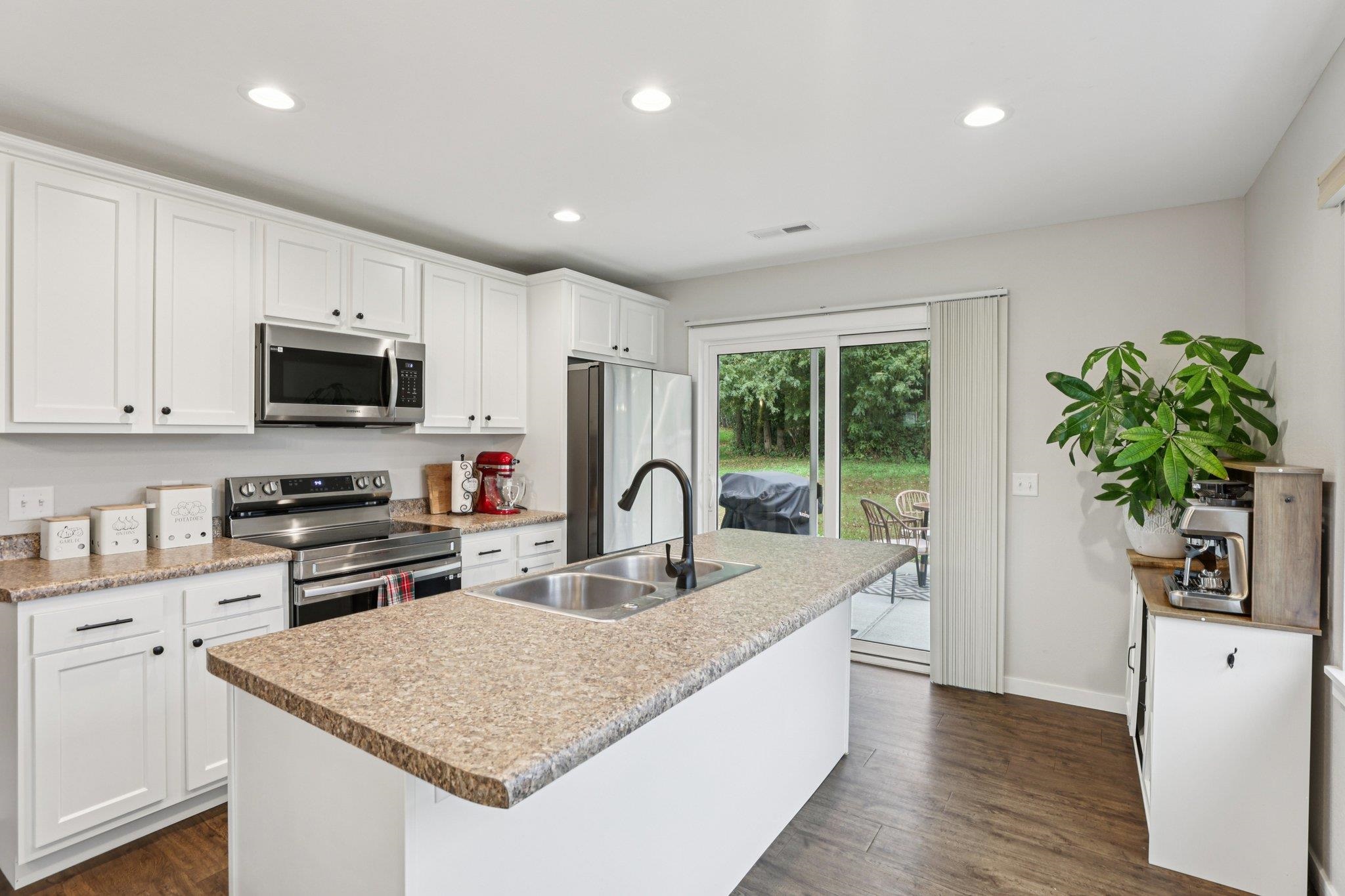 Reedsburg, Wisconsin 53959, United States, 2 Bedrooms Bedrooms, ,2 BathroomsBathrooms,Residential,Active,224496