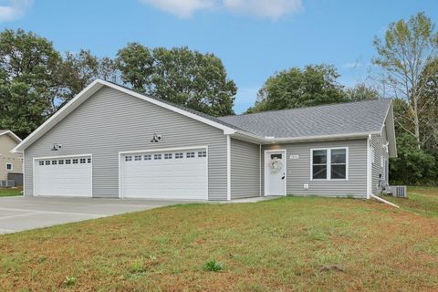 Photo of 1970 Retzlaff Drive, Reedsburg, WI 53959 (MLS # 2010284)