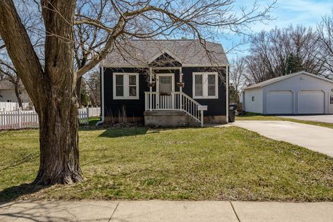 Photo of 433 W Rockwell Street, Elkhorn, WI 53121 (MLS # 2019998)