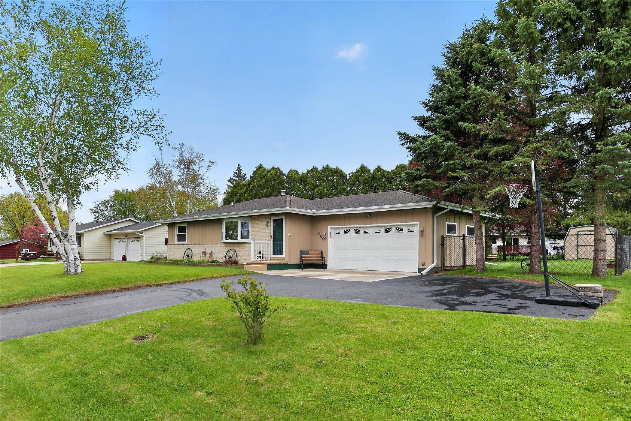 300 Prairie Avenue