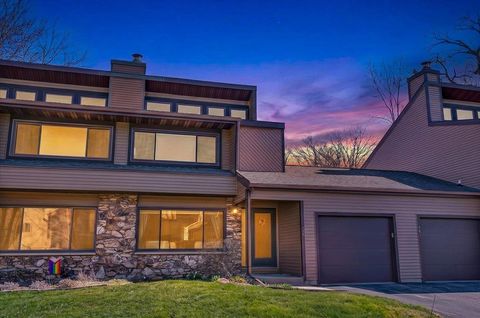 Photo of 549 Knightsbridge Road 549 #549, Waunakee, WI 53597 (MLS # 2019810)