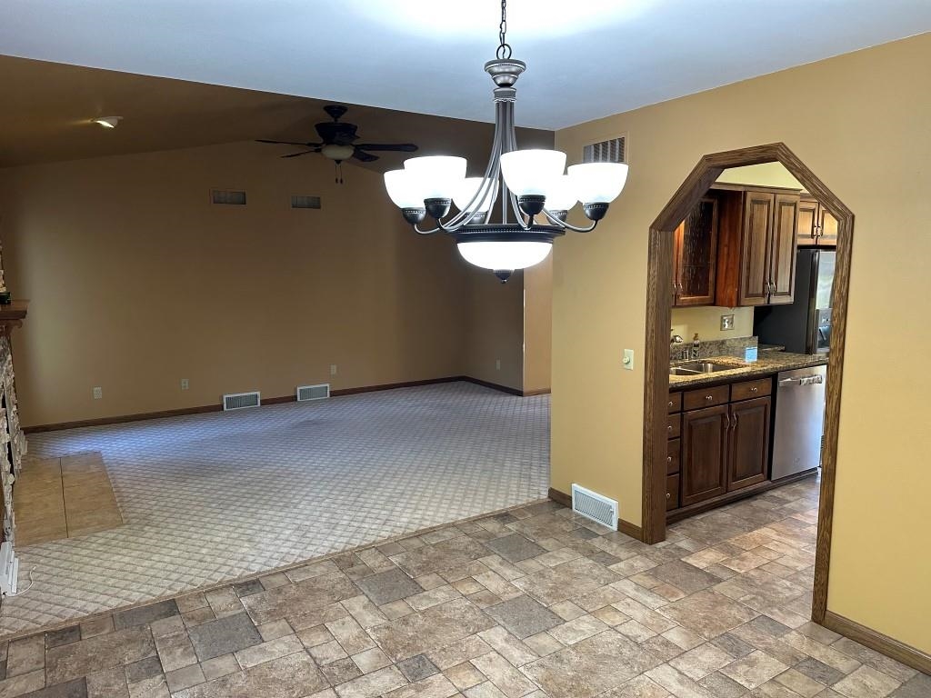 Stoughton, Wisconsin 53589, United States, 4 Bedrooms Bedrooms, ,3 BathroomsBathrooms,Residential,Active,219002