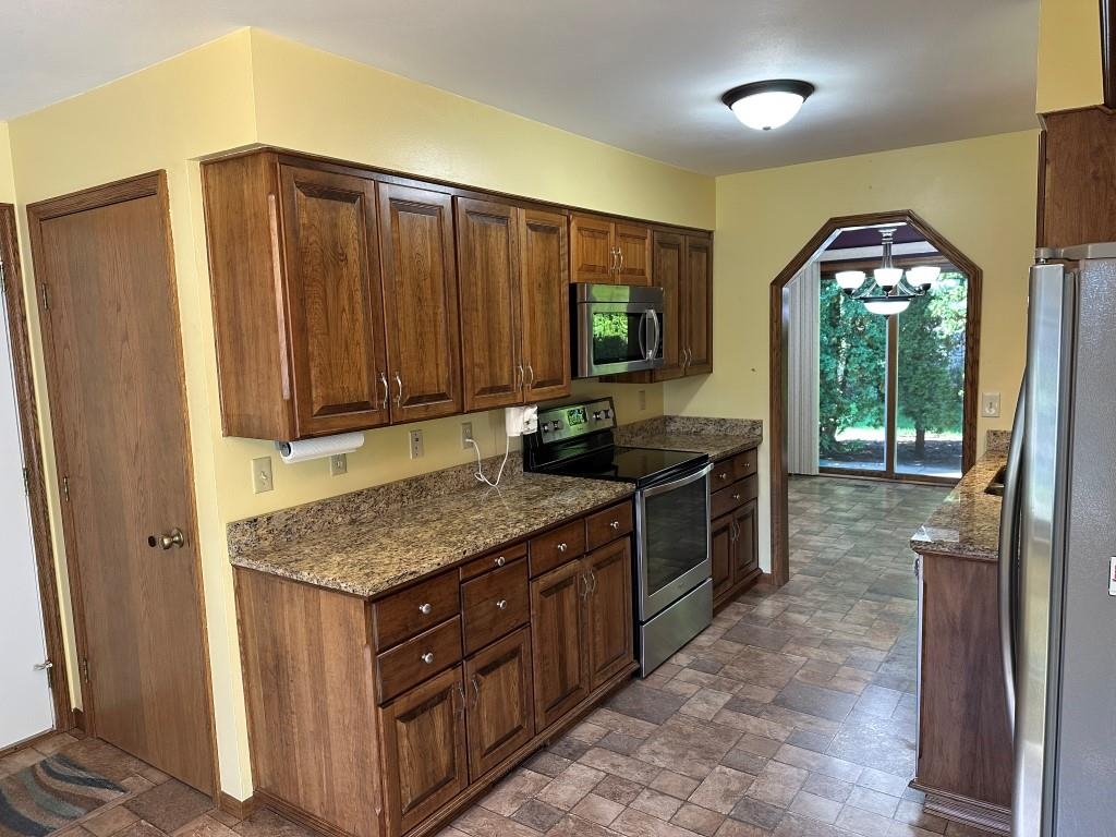 Stoughton, Wisconsin 53589, United States, 4 Bedrooms Bedrooms, ,3 BathroomsBathrooms,Residential,Active,219002