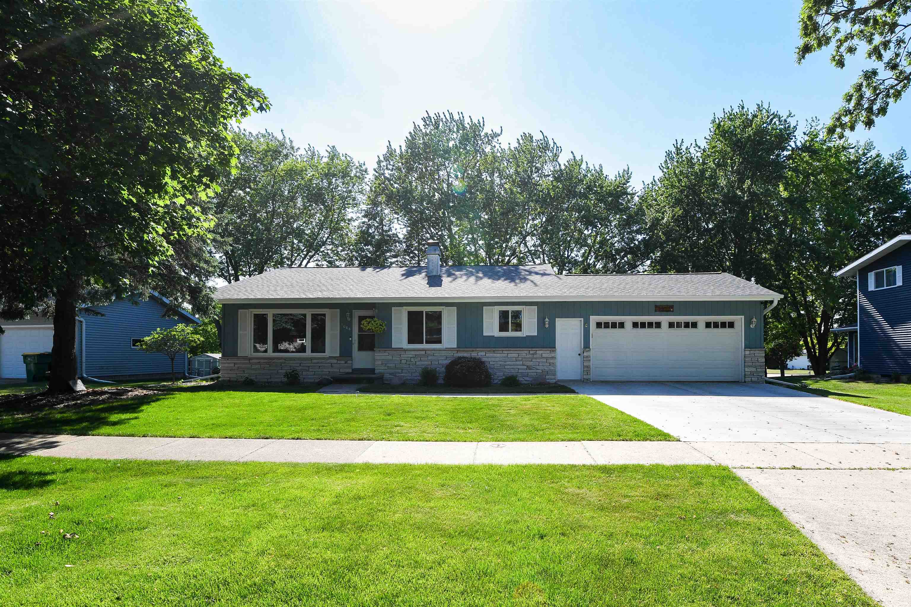 Photo 1 of 29 — 1006 MARTIN Avenue, Fond Du Lac, WI 54935