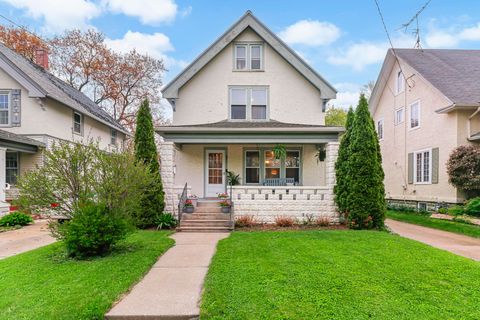 Photo of 831 Oakland Avenue, Waukesha, WI 53186 (MLS # 2022048)