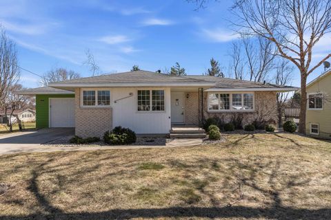 Photo of 1213 Gomer Drive, Beaver Dam, WI 53916 (MLS # 2018354)