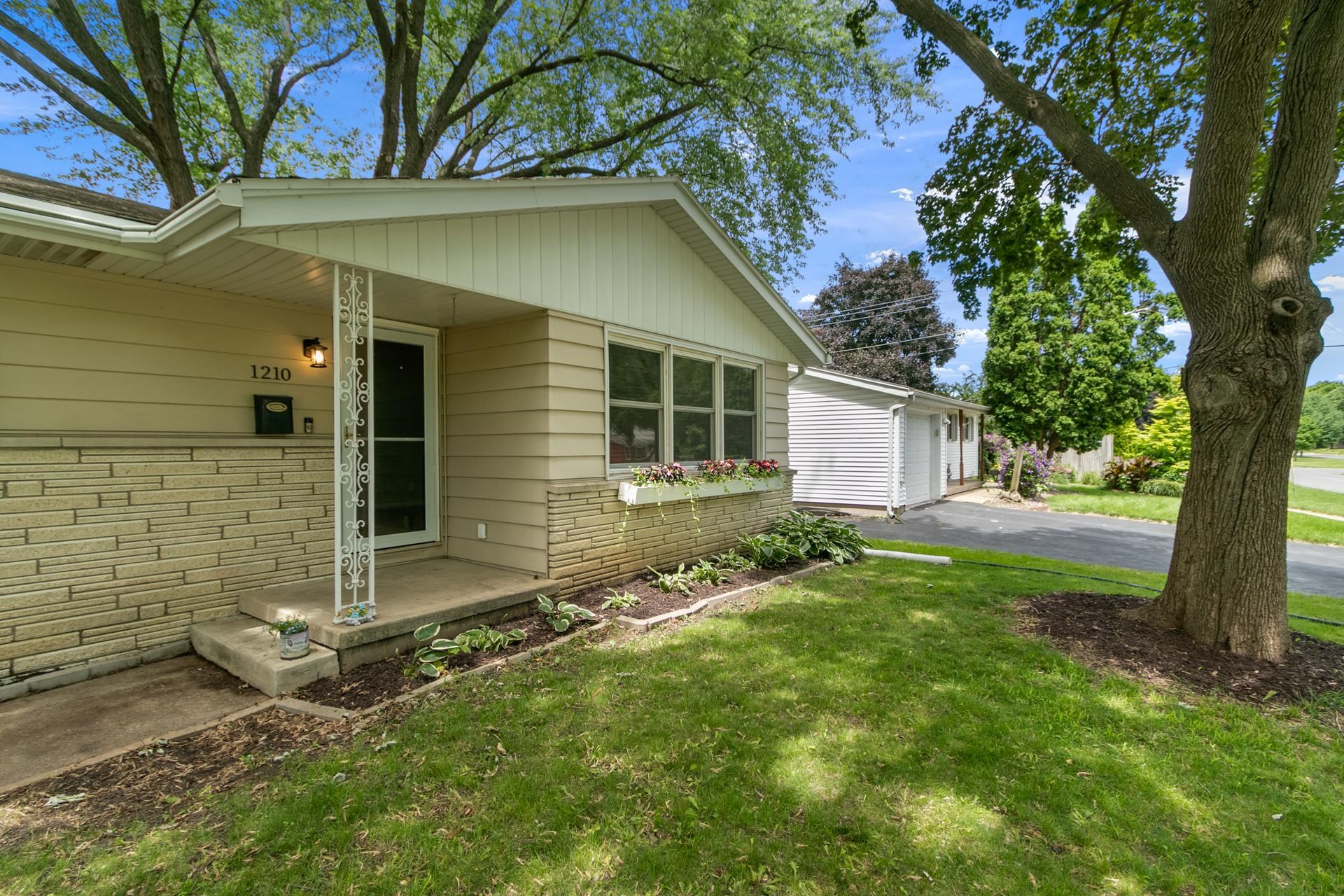 1210 Acewood Boulevard
