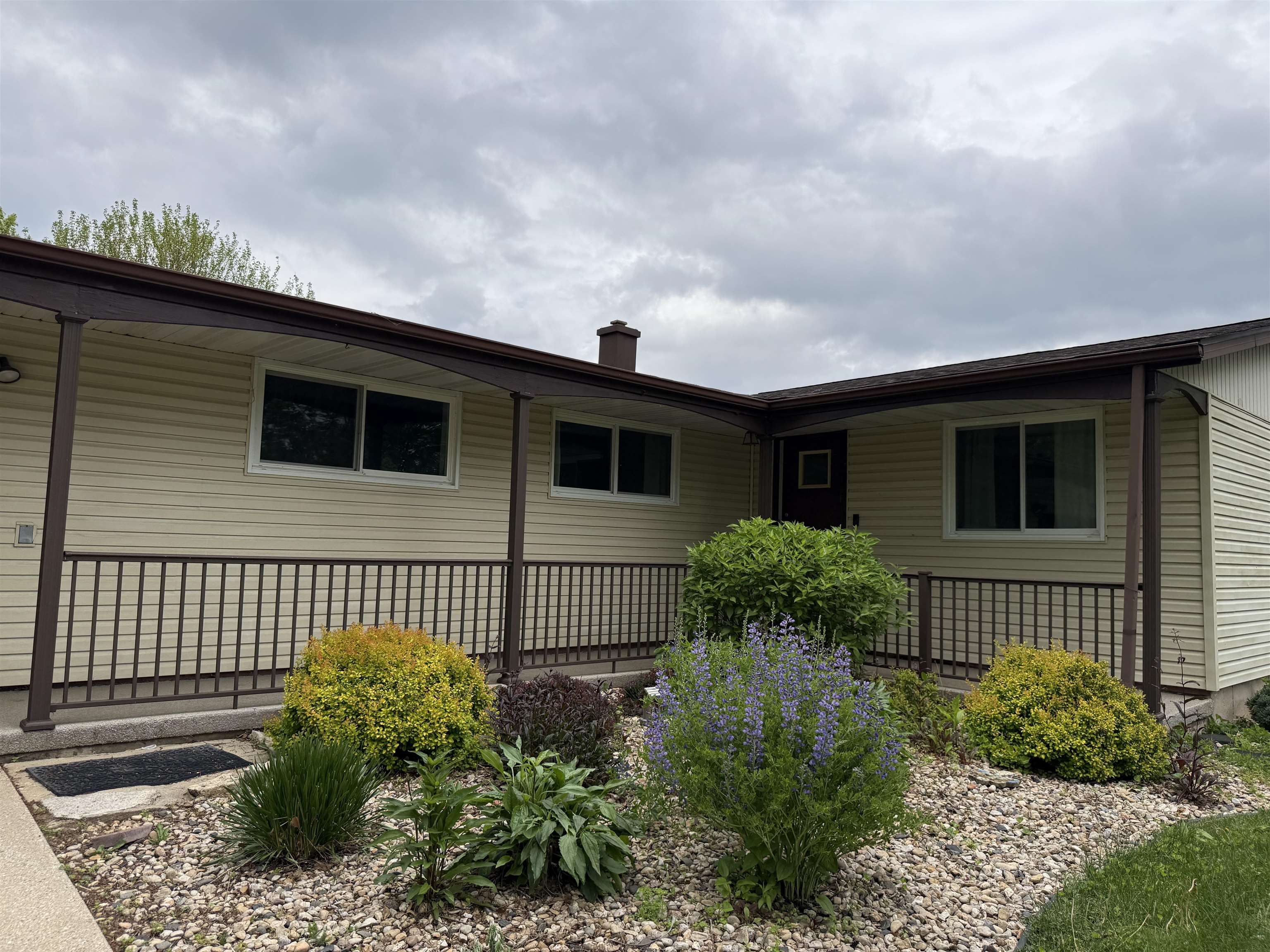 1190 Perry Drive