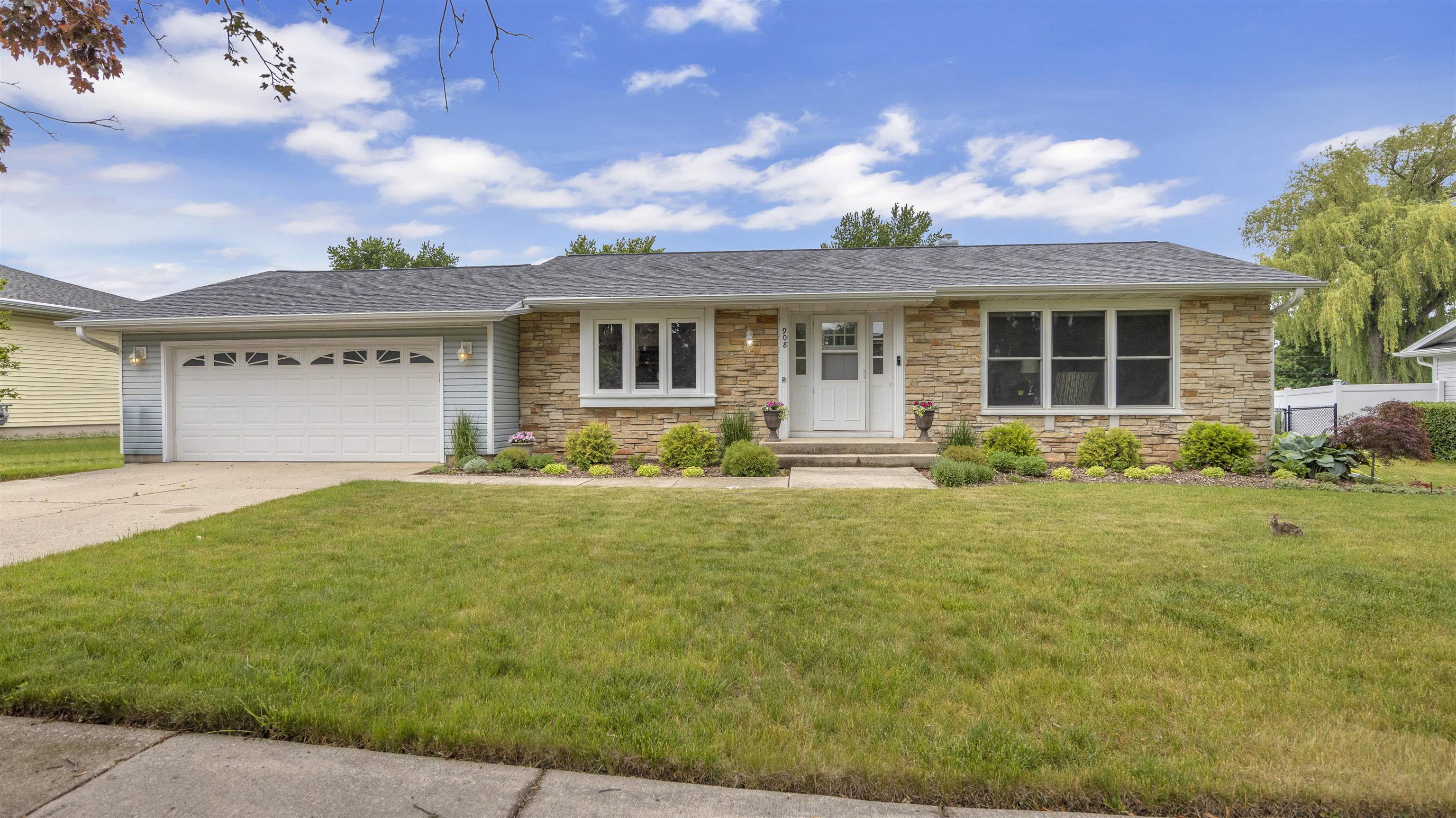 Photo 1 of 29 — 908 MEADOW Lane, Fond Du Lac, WI 54935