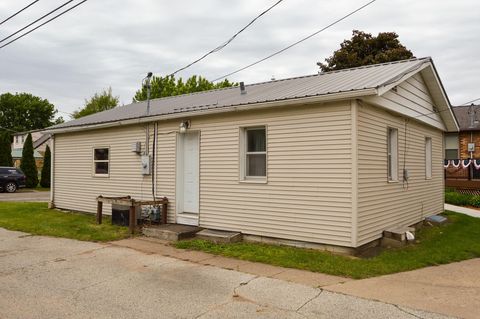 Photo of 109 W Pine Street, Prairie Du Chien, WI 53821 (MLS # 2024073)