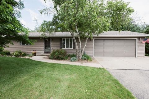 Photo of 6702 N Abey Court, Evansville, WI 53536 (MLS # 2026388)