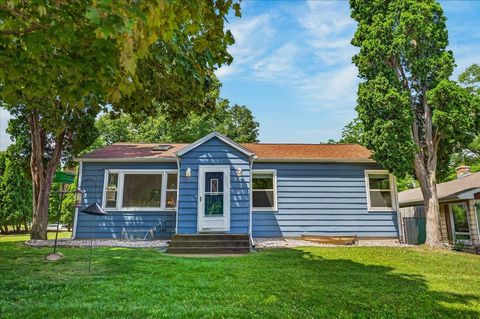 Photo of 302 Glen Hwy, Madison, WI 53705 (MLS # 2026000)
