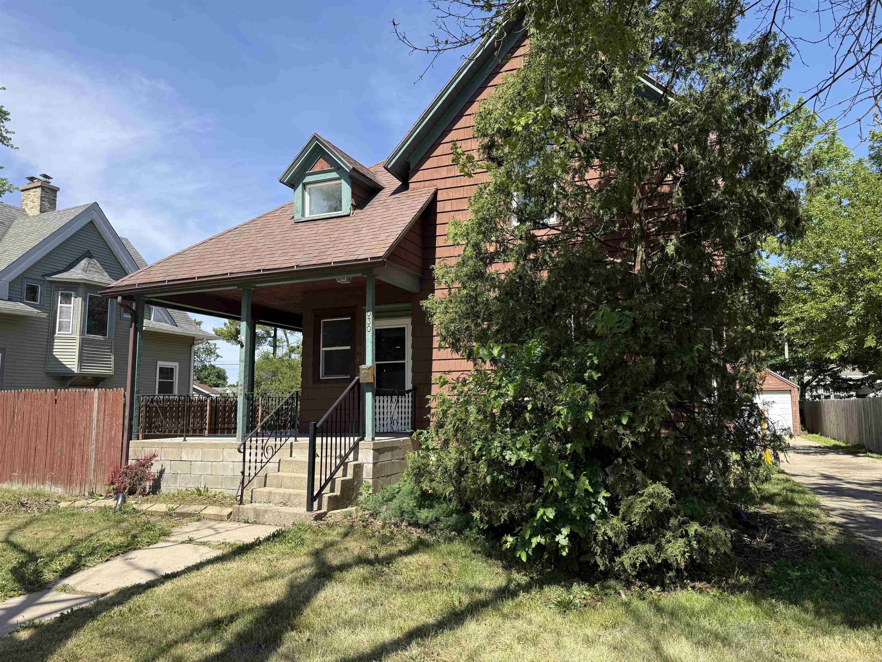 1030 Prairie Avenue - Photo 2