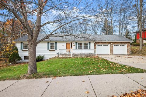 Photo of 1709 Algonquin Drive, Baraboo, WI 53913 (MLS # 2012149)