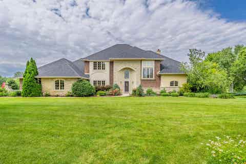 Property photo of 3002 Linnerud Drive, Stoughton, WI 53589