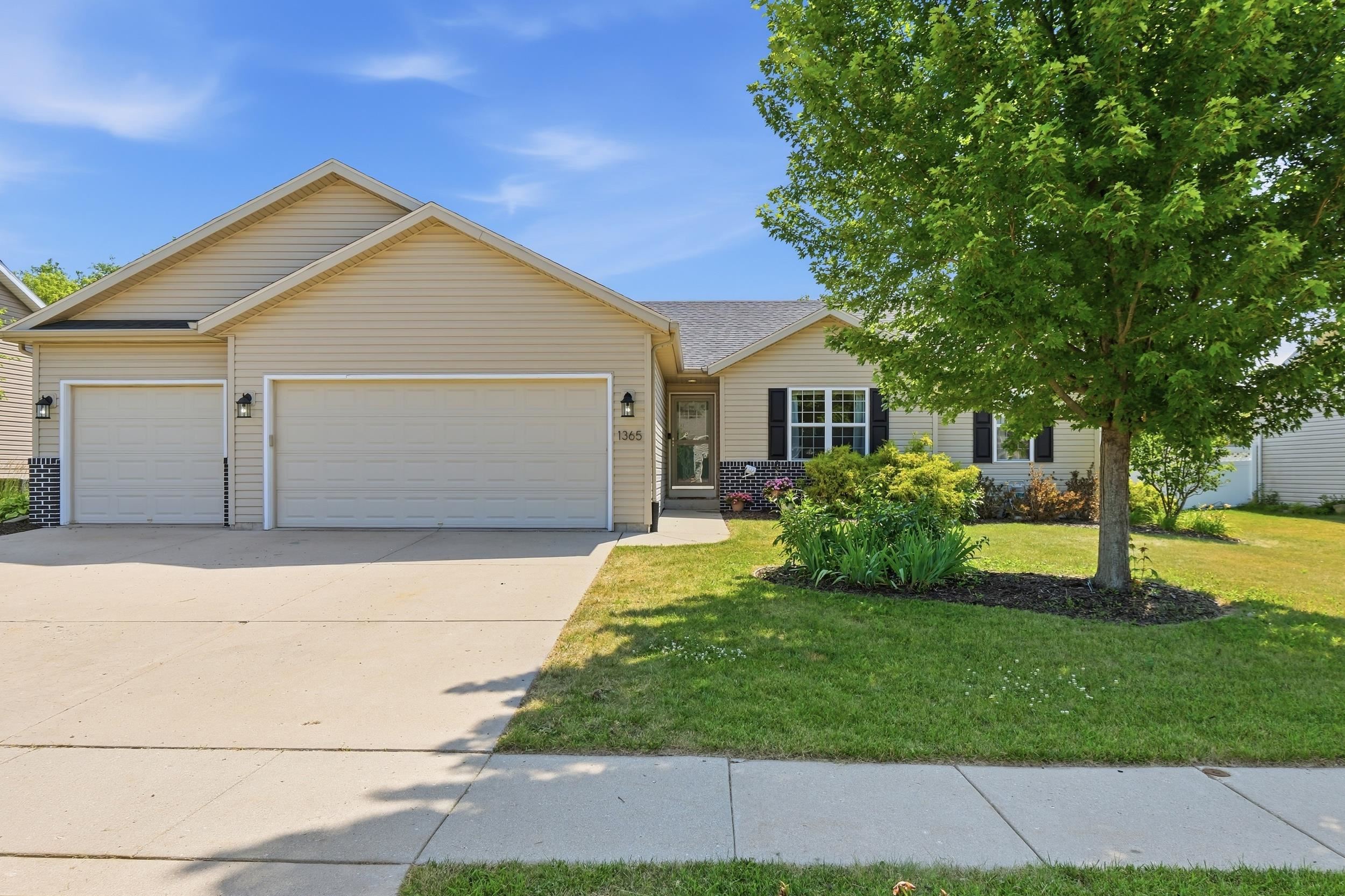 Photo 1 of 51 — 1365 Savannah Woods Drive, Edgerton, WI 53534