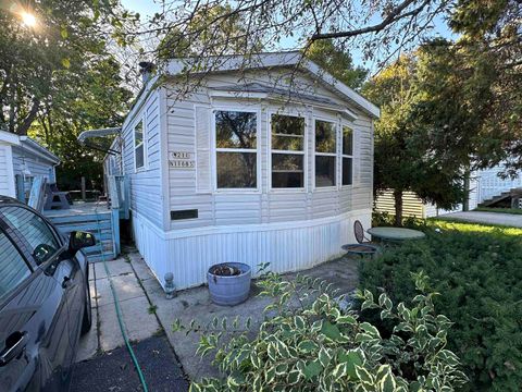 W211N11683 Hilltop Circle, Germantown, WI 53022 - #: 1986755