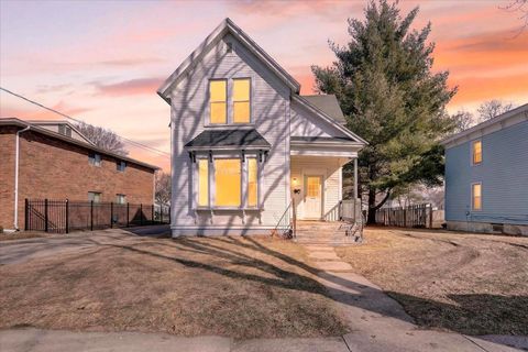 Photo of 905 W Grand Avenue, Beloit, WI 53511 (MLS # 2017033)