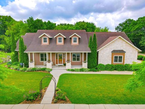 Photo of 401 Highland Road, Cambridge, WI 53523 (MLS # 2025583)