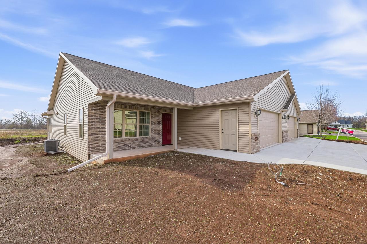 Photo 1 of 23 — 336 Twilight Trail, Fond Du Lac, WI 54937