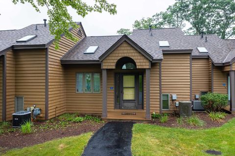 Photo of 2 Creekwood Lane, Galena, IL 61036 (MLS # 2015841)