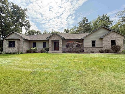 Photo of 5907 N Timber Ridge Drive, Janesville, WI 53545 (MLS # 2008585)