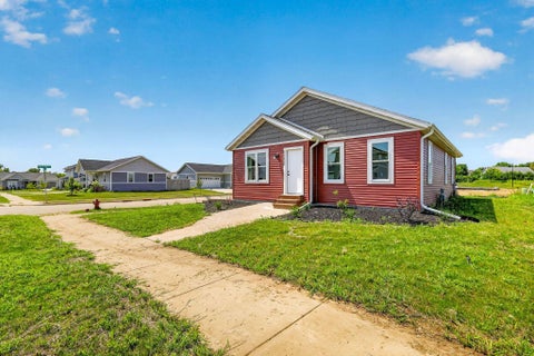 Photo of 1150 Kamperschroer Way, Sun Prairie, WI 53590 (MLS # 2033586)