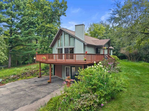 Photo of W14129 Theresa Lane, Prairie Du Sac, WI 53578 (MLS # 2031658)