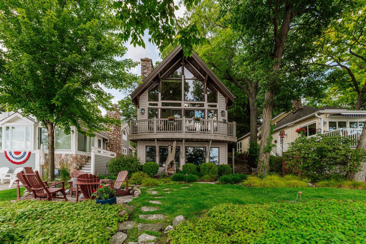 Photo 1 of 43 — 4 Dartmouth Road, Williams Bay, WI 53191