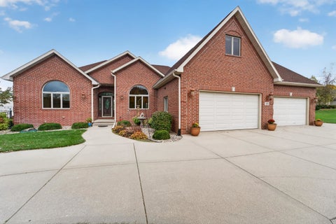 Photo of 3008 Wyndwood Way, Sun Prairie, WI 53590 (MLS # 2034982)