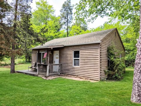 Photo of 1087 E Hiawatha Drive, Wisconsin Dells, WI 53965 (MLS # 2025221)