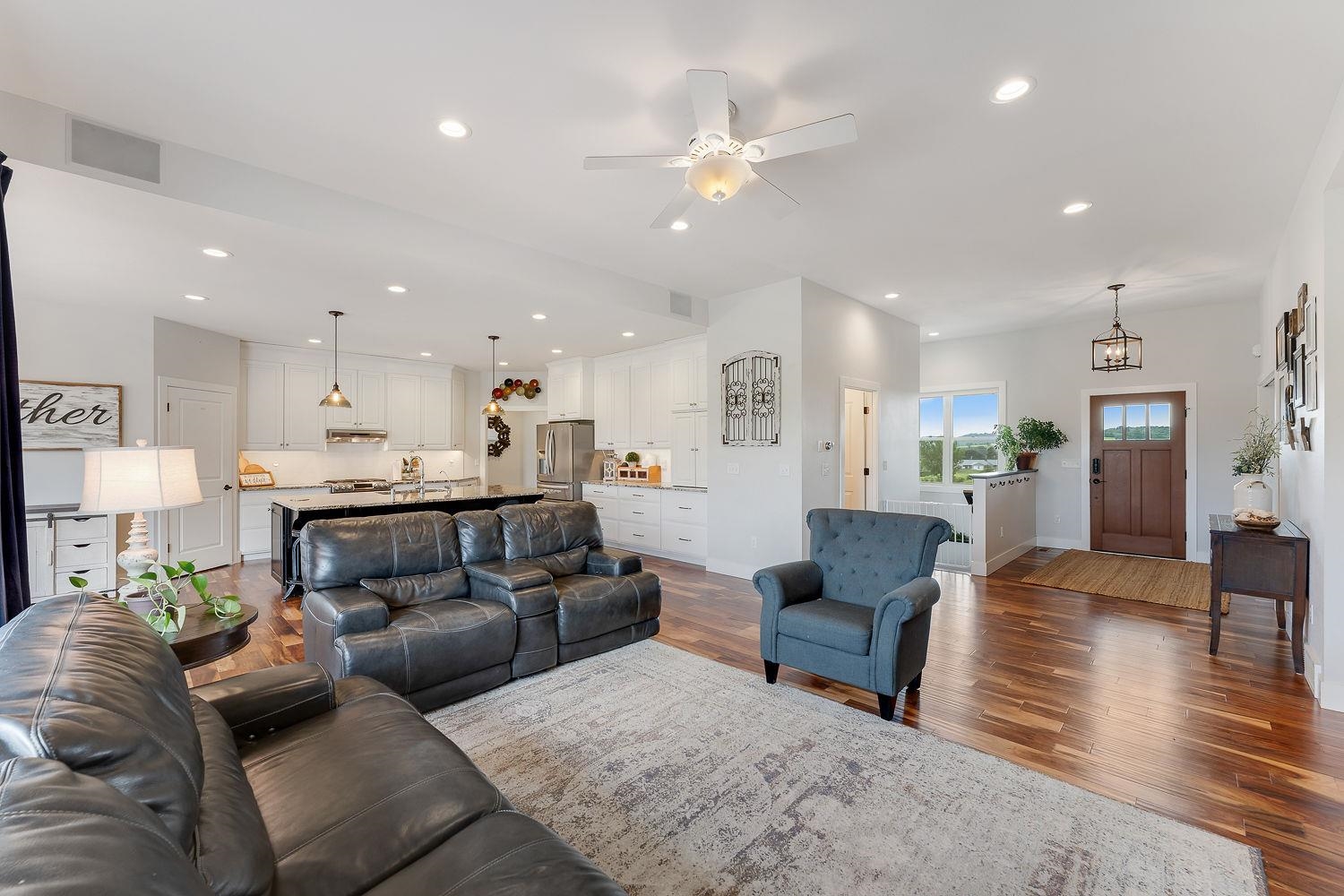 Hillsboro, Wisconsin 54634, United States, 5 Bedrooms Bedrooms, ,4 BathroomsBathrooms,Residential,Active,190994