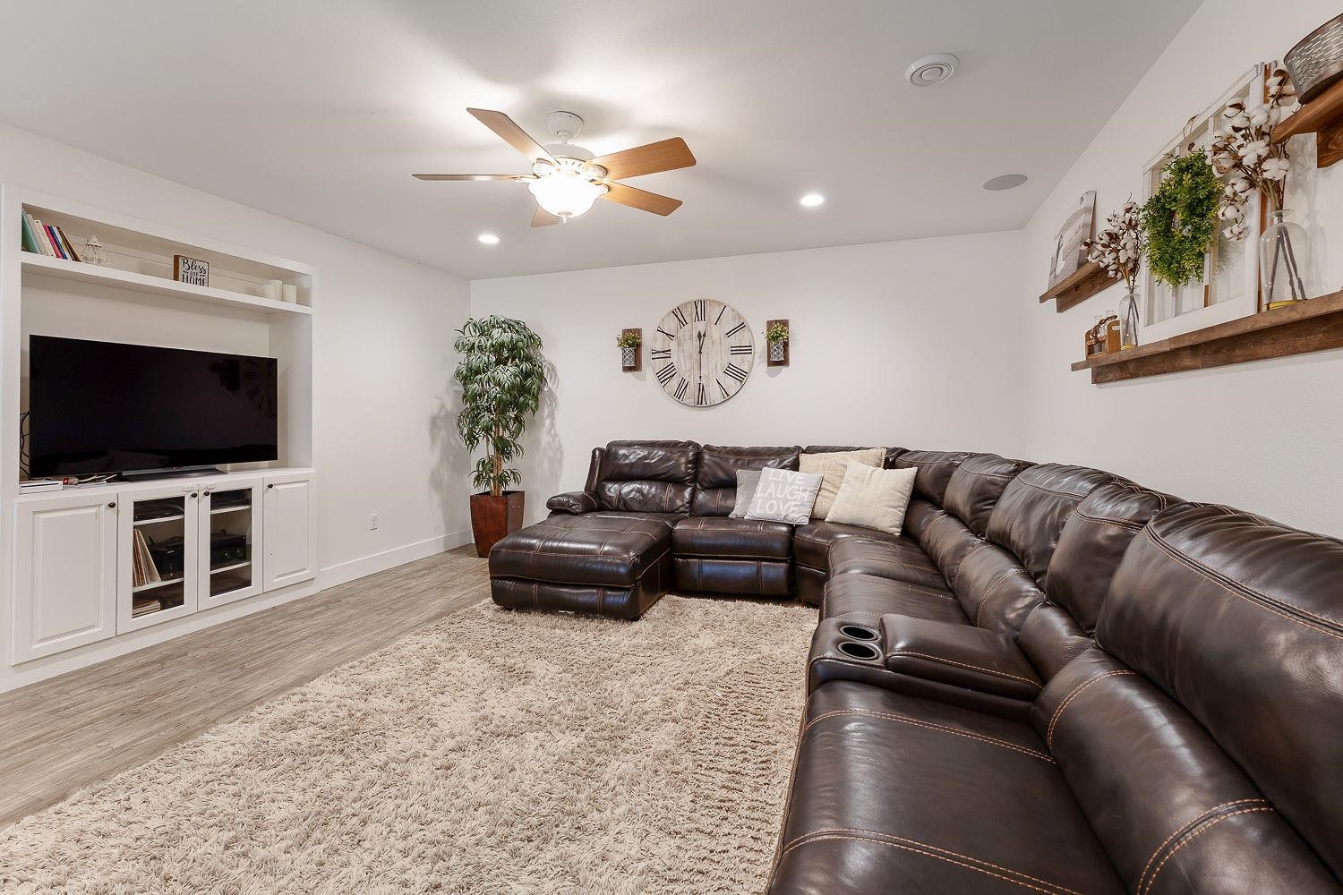 Hillsboro, Wisconsin 54634, United States, 5 Bedrooms Bedrooms, ,4 BathroomsBathrooms,Residential,Active,190994