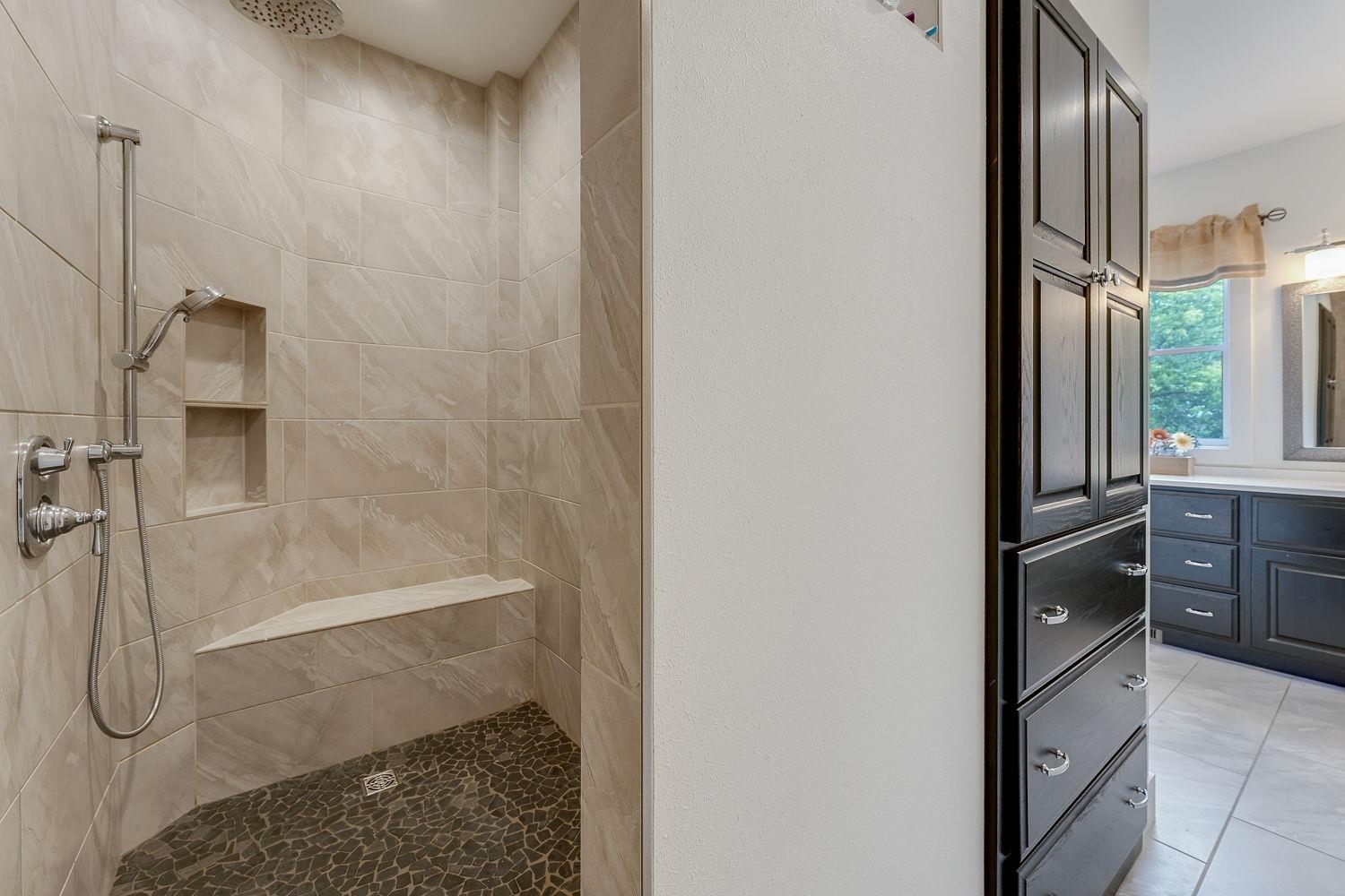 Hillsboro, Wisconsin 54634, United States, 5 Bedrooms Bedrooms, ,4 BathroomsBathrooms,Residential,Active,190994