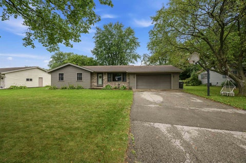 Photo of 409 Hyland Drive, Stoughton, WI 53589 (MLS # 2032498)