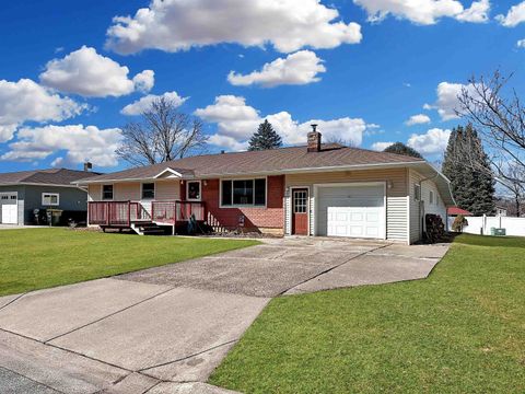 Photo of 137 Pedretti Parkway, Prairie Du Chien, WI 53821 (MLS # 2018071)