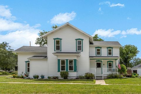 Photo of 7 E Rollin Street, Edgerton, WI 53534 (MLS # 2026180)