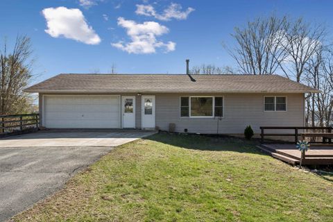 Photo of 959 Whispering Lane, Hazel Green, WI 53811 (MLS # 2020272)