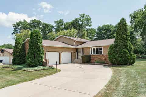 Photo of 126 Waveland Road, Janesville, WI 53548 (MLS # 2029183)