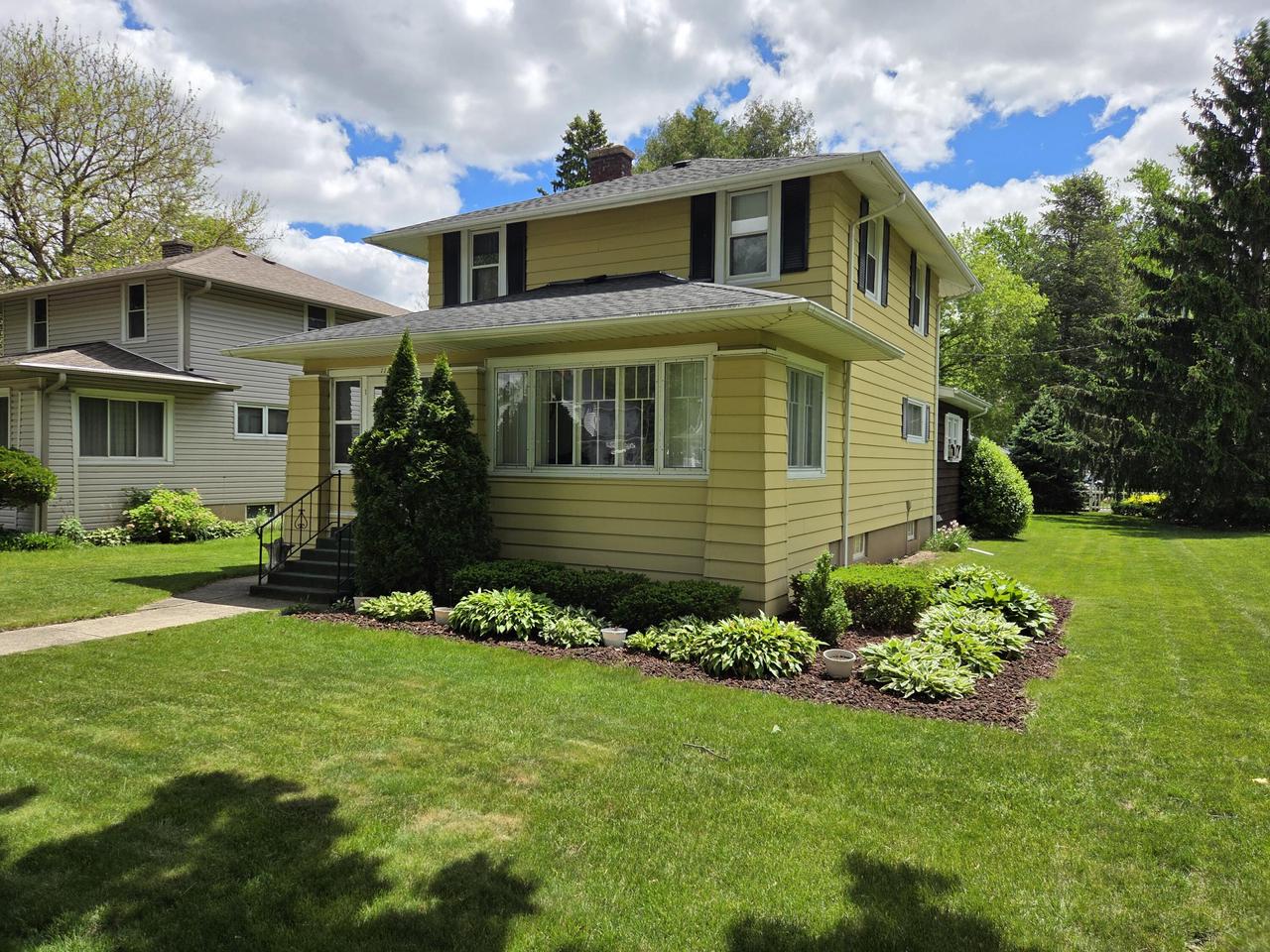 Photo 1 of 34 — 1122 Racine Street, Delavan, WI 53115