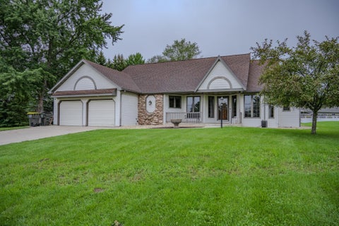 Photo of E6786 Fawn Valley Drive, Reedsburg, WI 53959 (MLS # 2033167)
