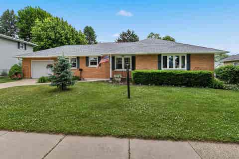Photo of 809 Grove Street, Beaver Dam, WI 53916 (MLS # 2025648)