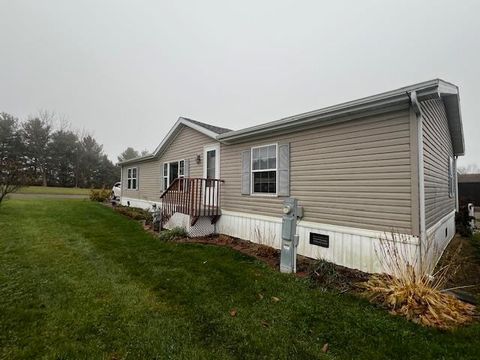 Photo of 2216 Edgeview Drive, Monroe, WI 53566 (MLS # 2013060)