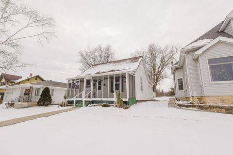 Photo of 611 S Wisconsin Street, Mineral Point, WI 53565 (MLS # 2014346)