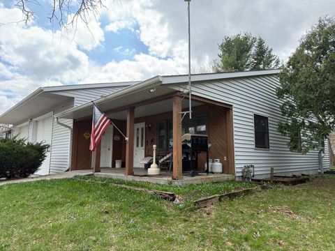 Photo of 1210 Arndt Street, Fort Atkinson, WI 53538 (MLS # 2024415)