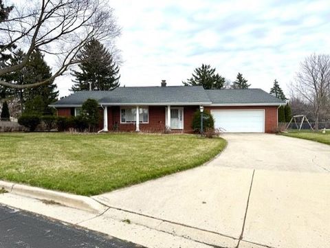 Photo of 150 Hillcrest Circle, Sun Prairie, WI 53590 (MLS # 2019657)