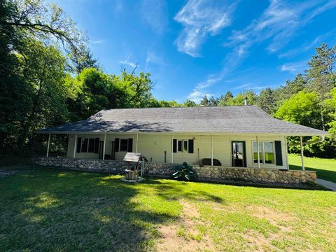 Photo of W3591 Twin Lane, Redgranite, WI 54970 (MLS # 2025132)